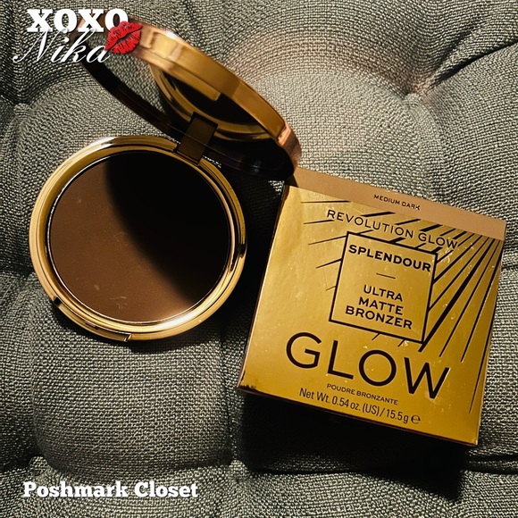 Revolution Glow Splendour Ultra Matte Bronzer - medium dark - Picture 1 of 3